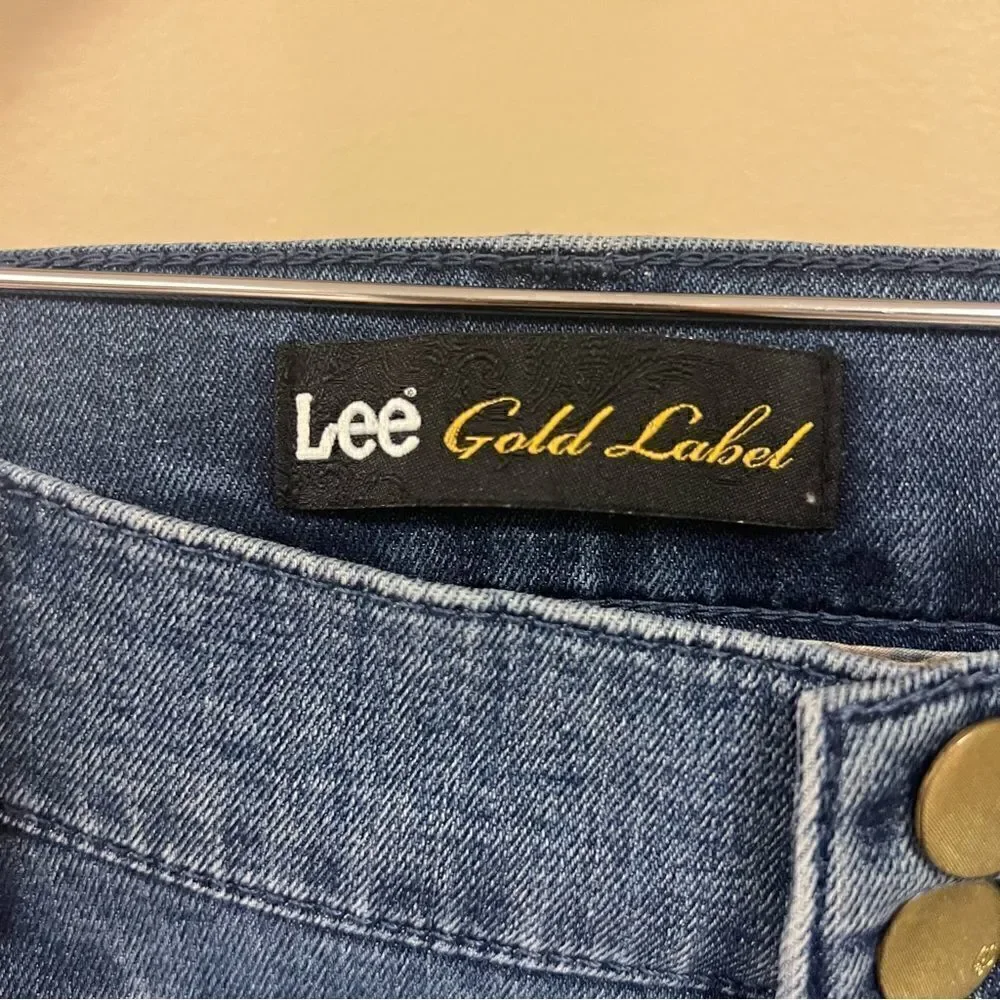 Lee gold label flared jeans.  Size 6